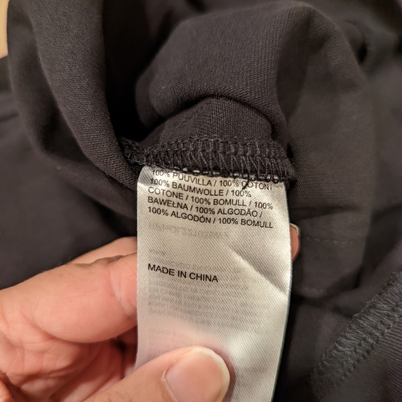 Black Chain-Accent Mini Skirt - Picture 4 of 10